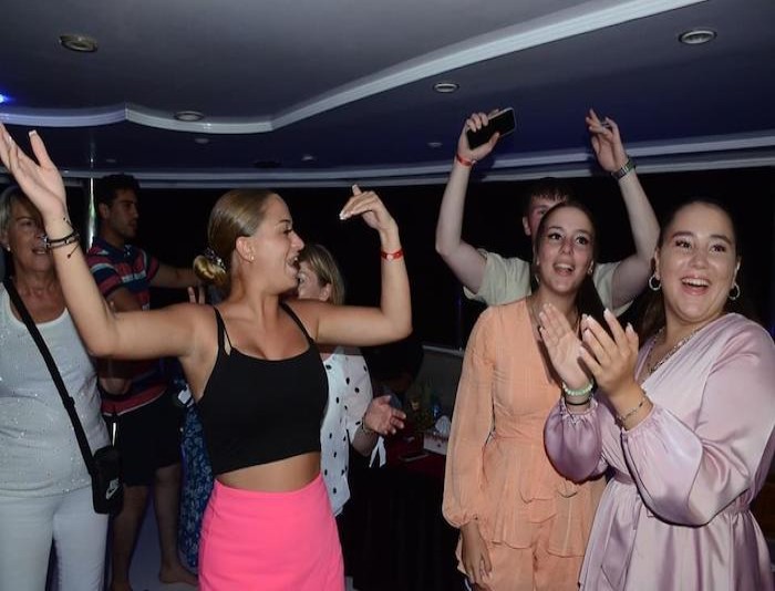 romantic-sunset-dinner-cruise-sharm-el-sheikh