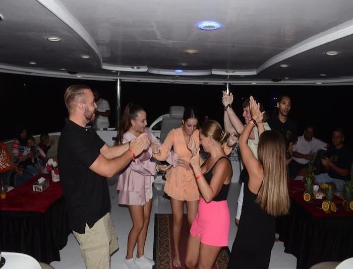 romantic-sunset-dinner-cruise-sharm-el-sheikh